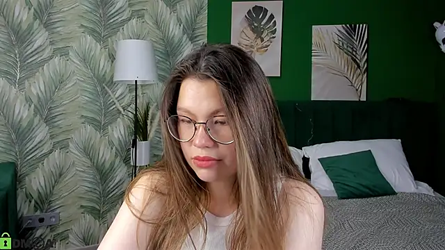 Alice_Ruby1 Chat XXX live
