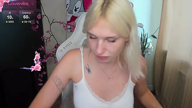 EvelinaLuu's Live XXX Chat