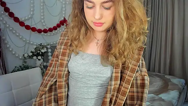 MiracleCurly Adlı Modelin Canlı XXX Sohbeti