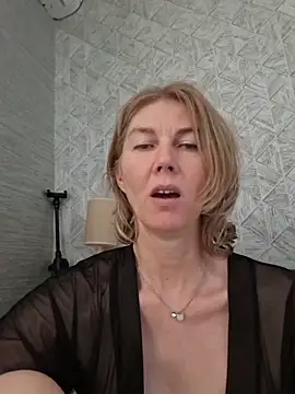 stellahere8's Live XXX Chat