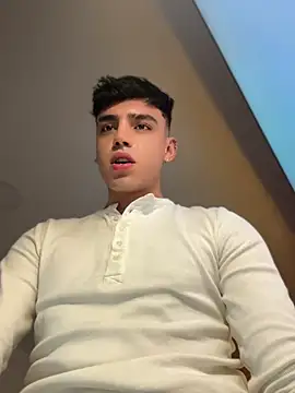 Chat +18 de aronnhidden ao vivo