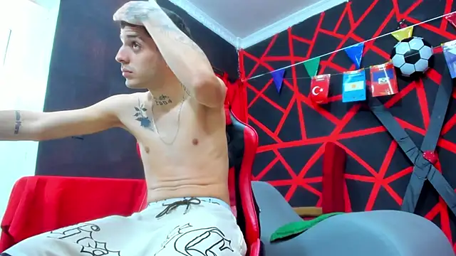 boy_max_latin: απευθείας συνομιλία ΧΧΧ