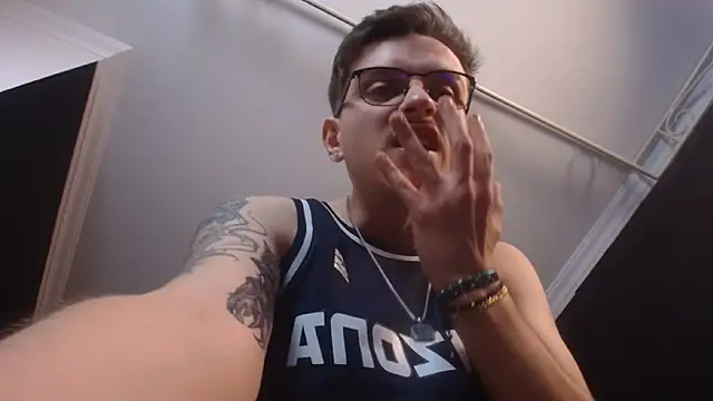 Chat +18 de FelixStarkk ao vivo