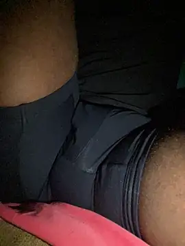 Chatroom XXX en direct de Pinktopdickk