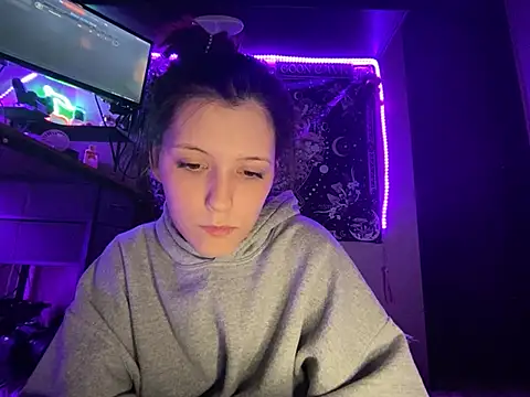 Lilactease: онлайн-секс-чат