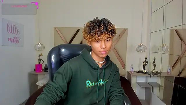 Anyelo_Twink XXX чат на живо