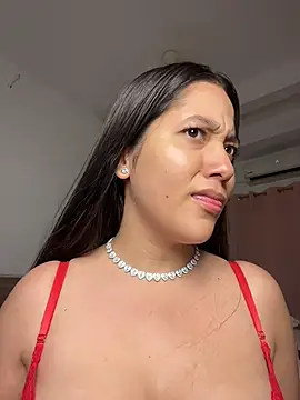 Nhefertary Adlı Modelin Canlı XXX Sohbeti