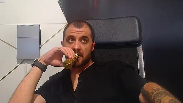 XXX chat uživo modela JamesMyerss