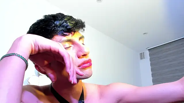 Erick_Velveth Adlı Modelin Canlı XXX Sohbeti