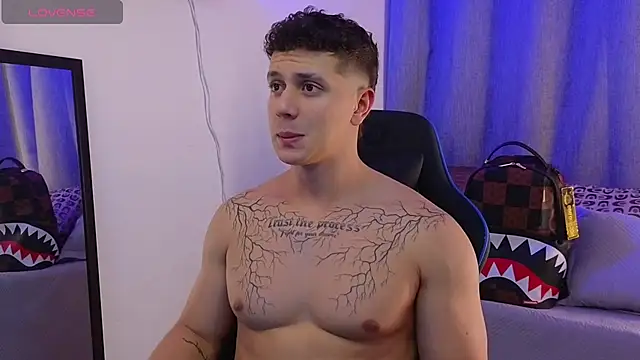 ASHTON_HILSn Live XXX chat