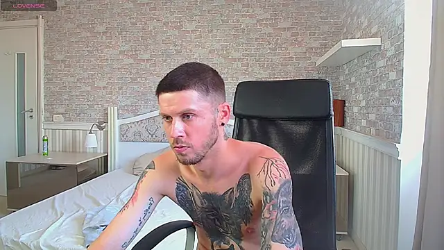 Онлайн чат XXX JonahShaw