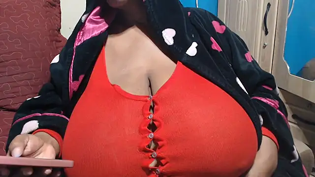 CUTEFIRMMELONSS' Live XXX Chat