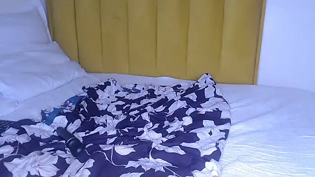 Bella_2025's Live XXX Chat