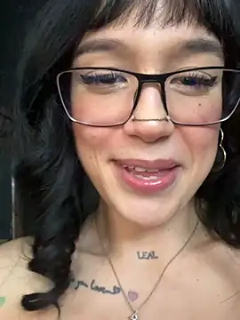 luna_sunflower__ Adlı Modelin Canlı XXX Sohbeti