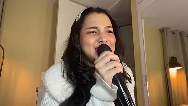 xSelena Adlı Modelin Canlı XXX Sohbeti