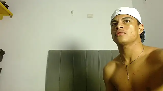 Jose_And_Daniel's Live XXX Chat