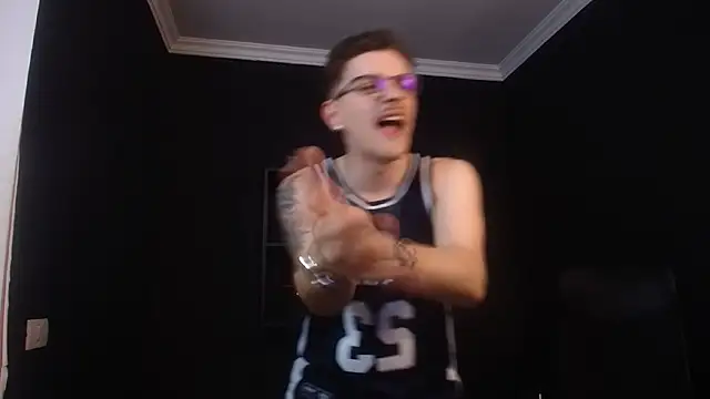 FelixStarkk 라이브 XXX 채팅