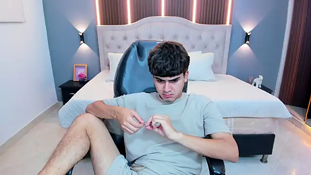 Chat XXX en directo de Tommy18__