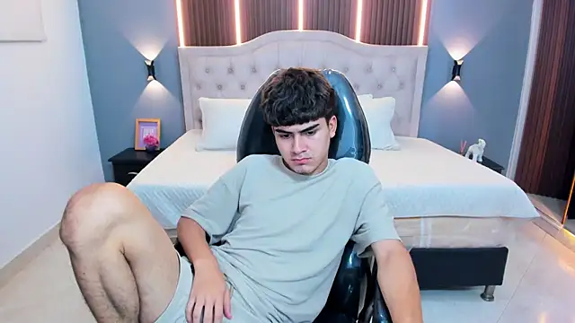 Tommy18__'s Live XXX Chat