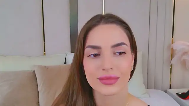 BellaHalles XXX чат на живо