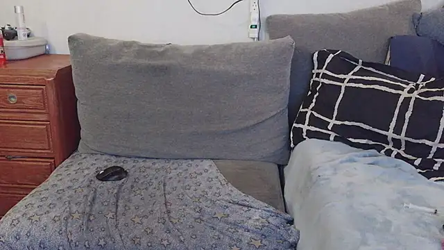 pyrowuff Chat XXX live