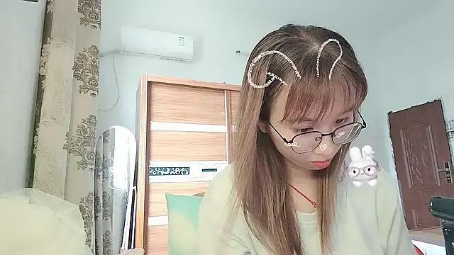 Lili_666 Adlı Modelin Canlı XXX Sohbeti