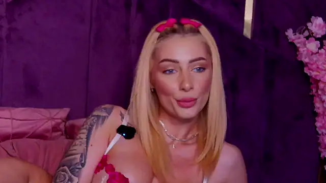 Chat +18 de AngieShae ao vivo