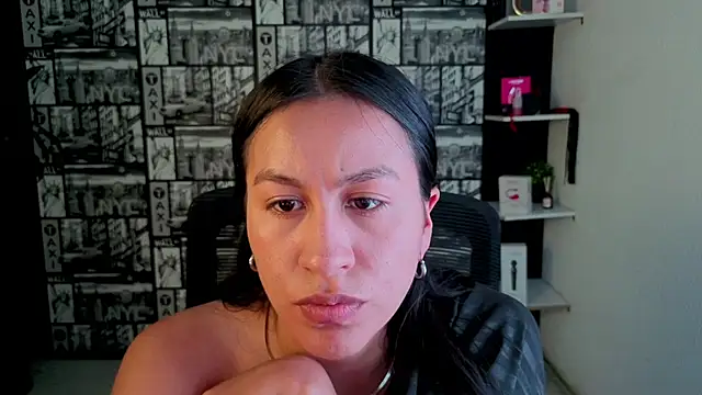 EmiGomez_ Live XXX-chat