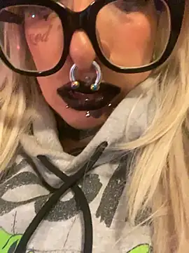 XXX chat uživo modela slimythroat