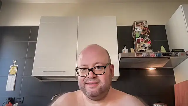 theitalianbear's Live XXX Chat