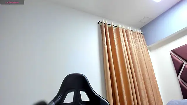 Ithan_Hott Show in webcam