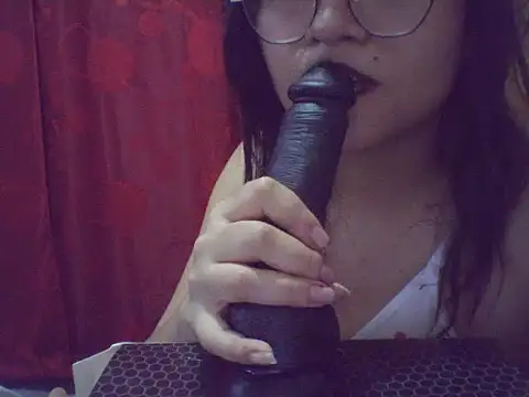 Thania- live XXX chat