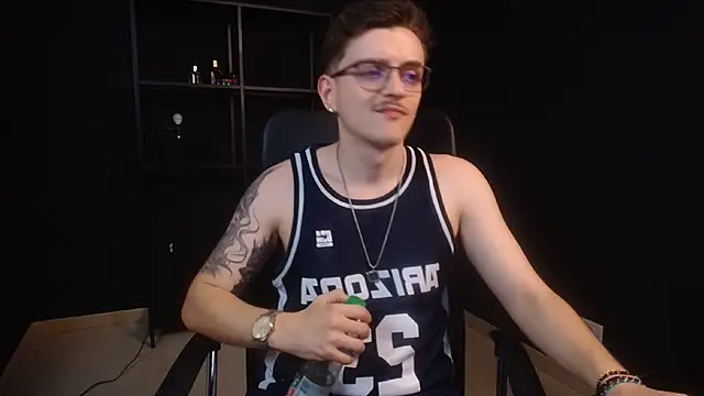 הופעת וובקאם של FelixStarkk
