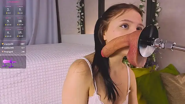 Tiny_Emmy Live XXX-Chat