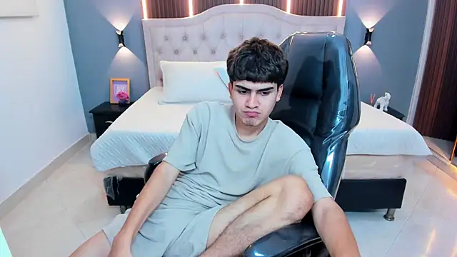 Tommy18__'s Live XXX Chat