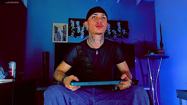 HannibalLester's Live XXX Chat