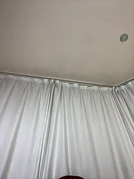 XXX chat uživo modela MiraXS