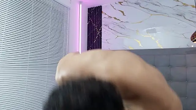 צ'אט XXX בשידור חי של kai_storm77