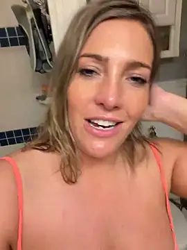 hollyharmdのライブXXXチャット