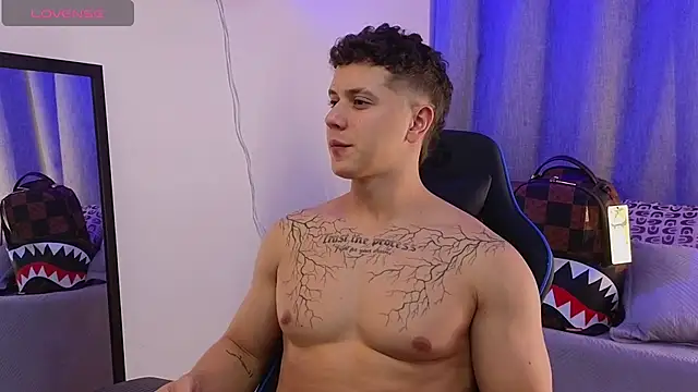 XXX chat uživo modela ASHTON_HILS