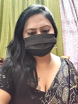 Meera_mia live XXX chat