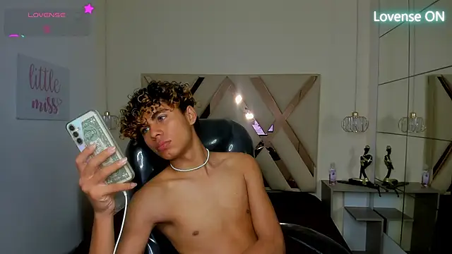 Anyelo_Twink Adlı Modelin Web Kamerası Şovu