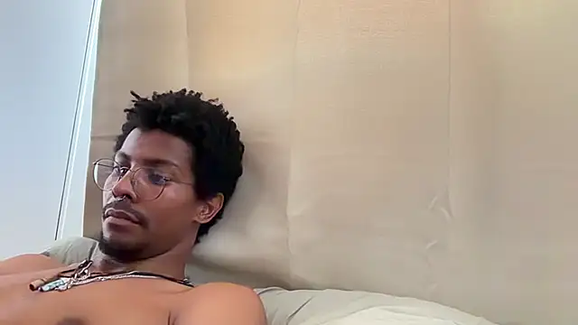 HoleBreeder Chat XXX live