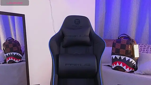 ASHTON_HILS élő XXX-chatje