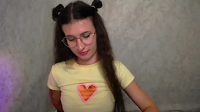 MaryEm976 Adlı Modelin Canlı XXX Sohbeti