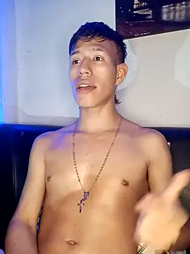 dareck_18 élő XXX-chatje