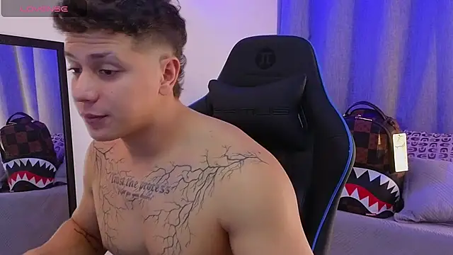 ASHTON_HILS Live XXX Chat