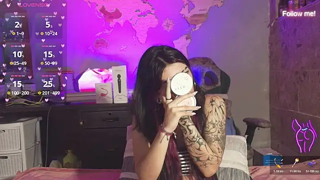 צ'אט XXX בשידור חי של mia_devine_