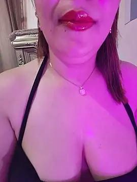 Doodqueen Adlı Modelin Canlı XXX Sohbeti