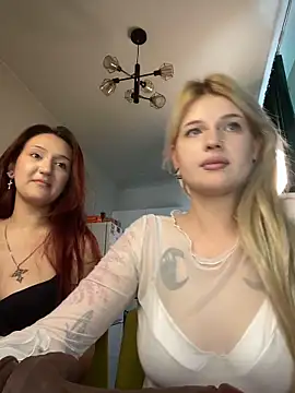 DriveThruCiri élő XXX-chatje